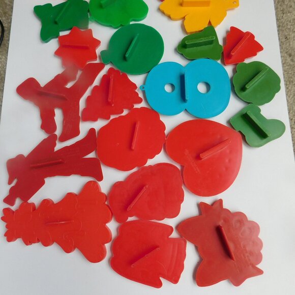 Vintage Plastic  Holiday Cookie Cutter Lot Christmas Cookie and other brands - Picture 6 of 9